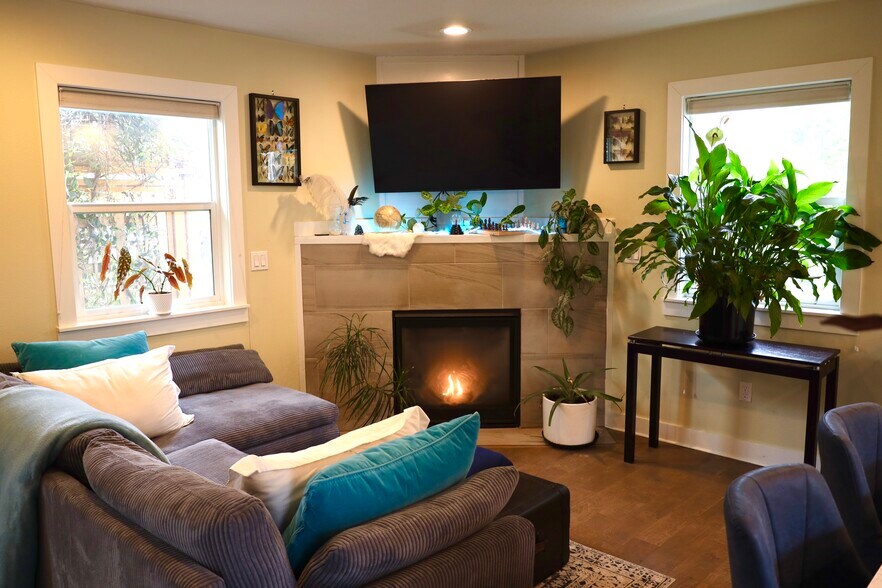 Building Photo - 712 SE 42nd Ave