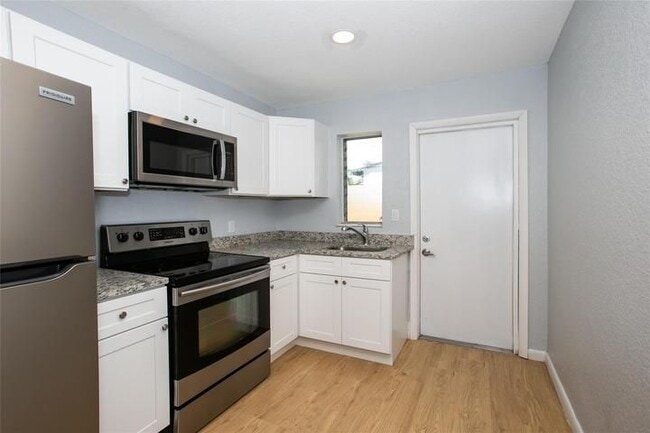 Building Photo - 1135 NW 6th Ave