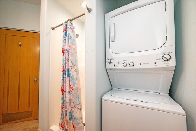 Building Photo - 9420 Seawall Blvd