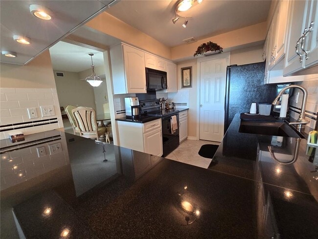 Building Photo - 634 Edgewater Dr