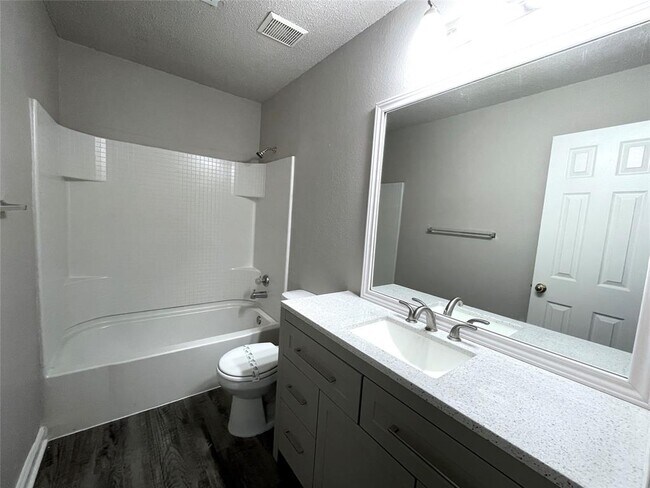 Building Photo - 8918 Quail Ridge Dr