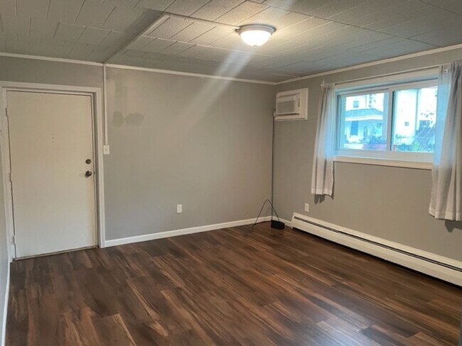 Building Photo - Spacious 1-bedroom in Bellevue!