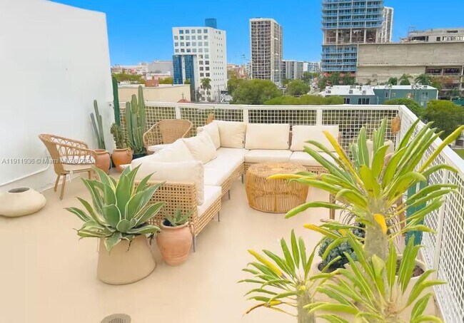 Primary Photo - 481 NE 29th St