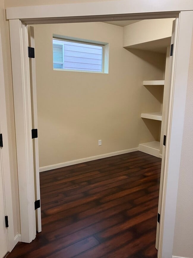 Building Photo - Beautiful Craftsman Style Home in Felida - 3 Bedroom/2.5 Bath - Available for showing on 3/30!