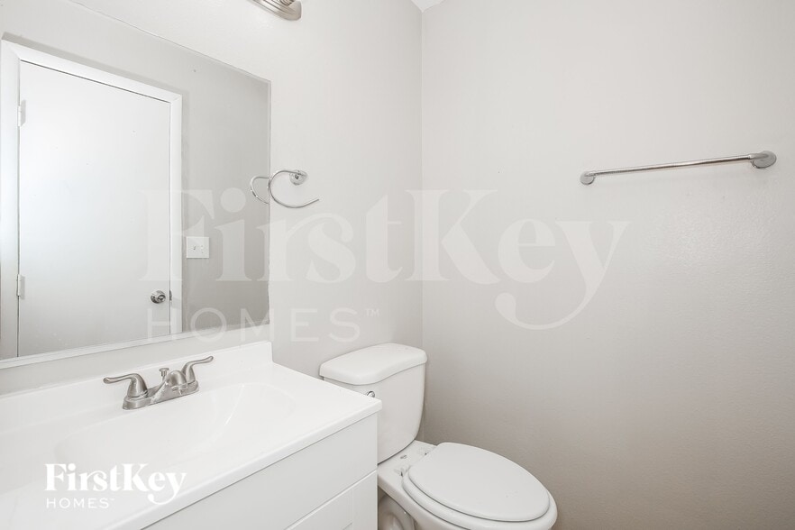 Building Photo - 4747 Everman Dr