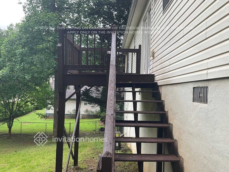 Building Photo - 6555 Fiji Dr