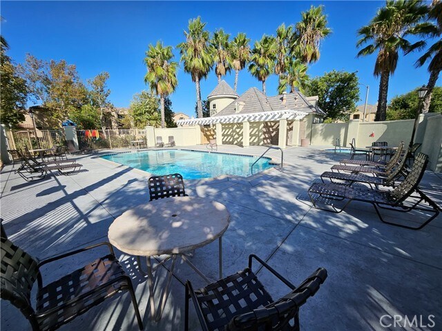 Building Photo - 1800 E Lakeshore Dr