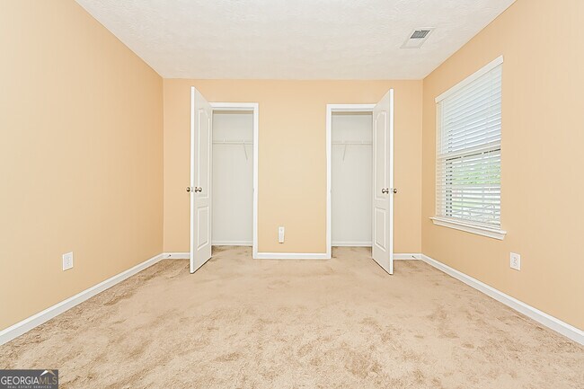 Building Photo - 257 Long Dr