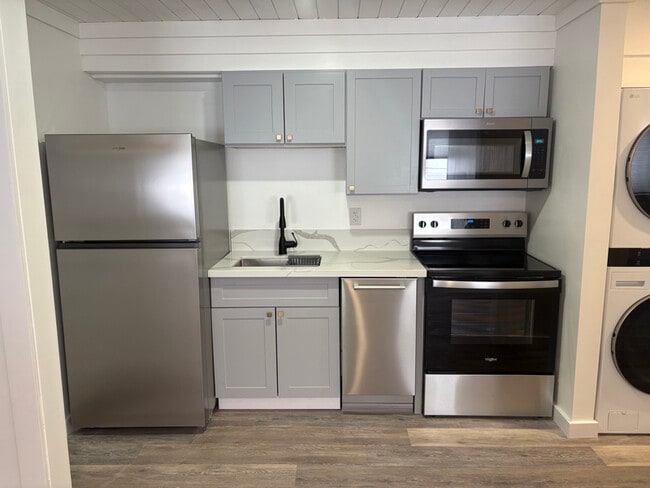 Building Photo - 150 N Main St