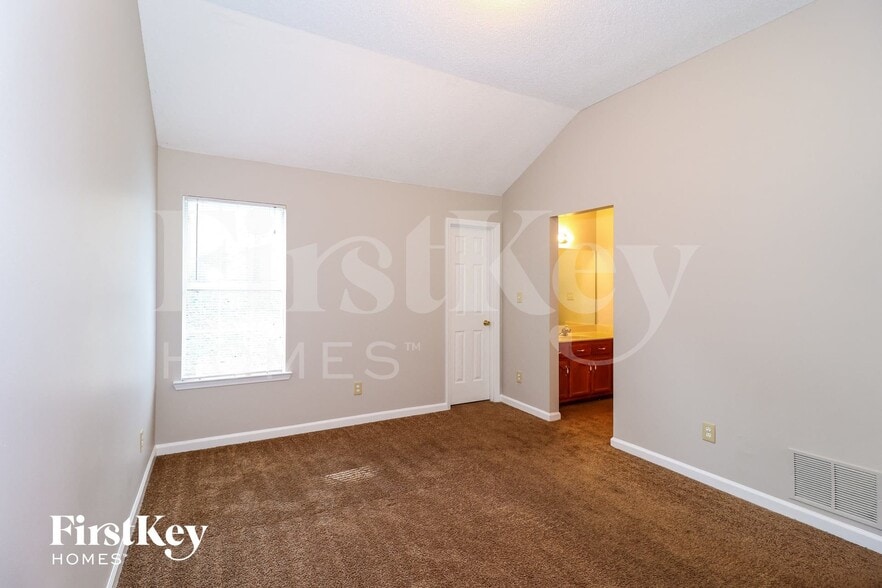 Building Photo - 6911 Lagrange Cir S