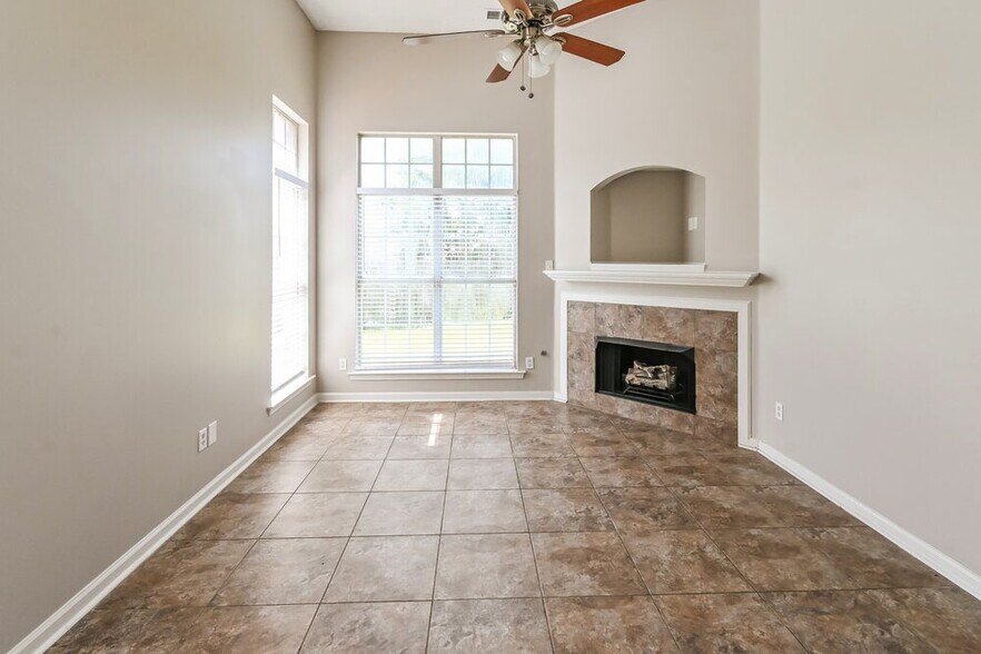 Building Photo - 4815 Half Moon Cove