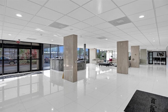 Building Photo - 2017 S Ocean Dr