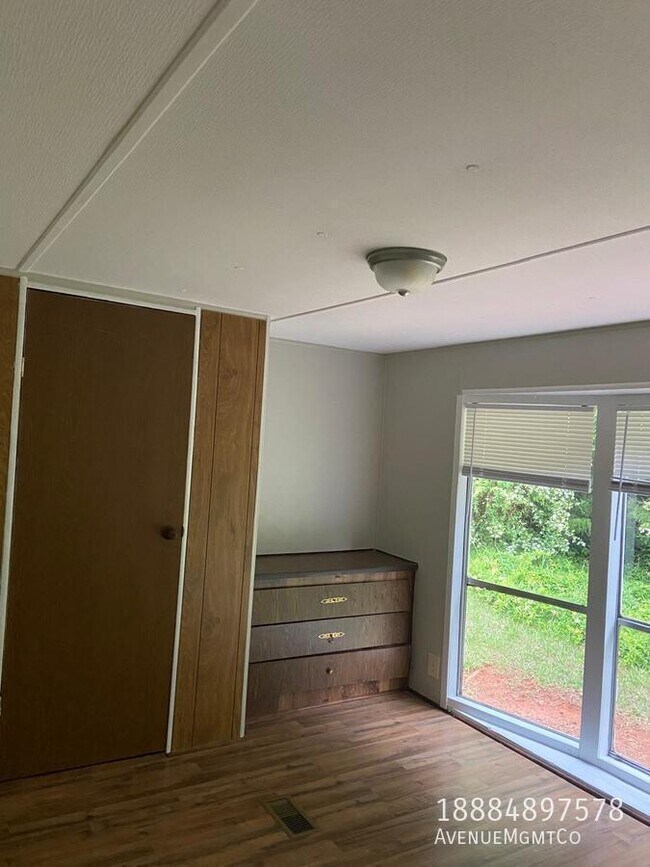 Building Photo - 3010 21st St Ln NE