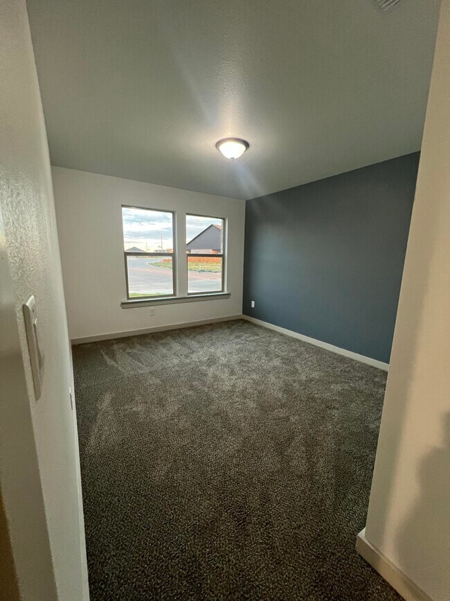 Building Photo - 10518 Aberdeen Ave