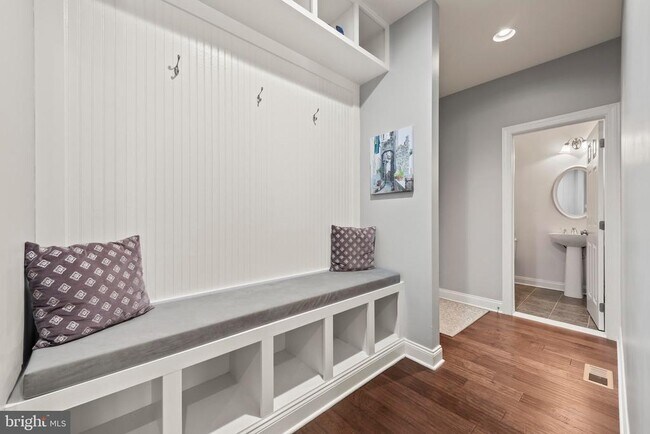 Building Photo - 23303 Mount Middleton Square