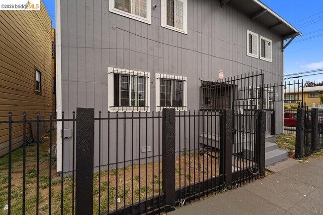 Building Photo - 402 Bissell Ave