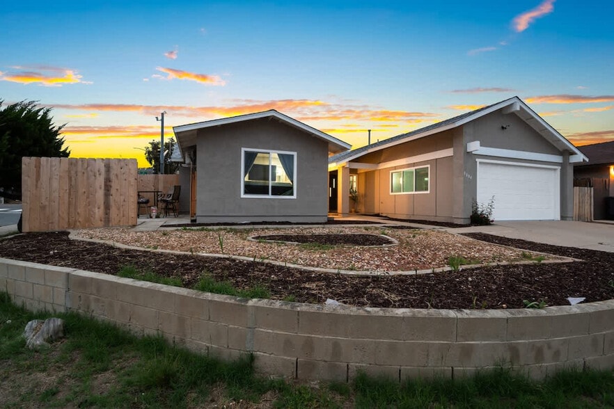 Building Photo - 9827 San Diego St