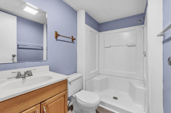Building Photo - Cozy 3-bed 2-bath in a quiet spot.