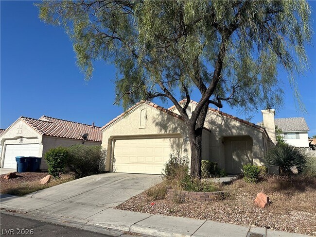 Building Photo - 3645 Penedos Dr