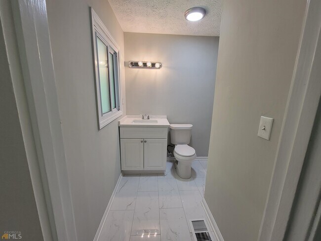 Building Photo - 6628 Stark Ct