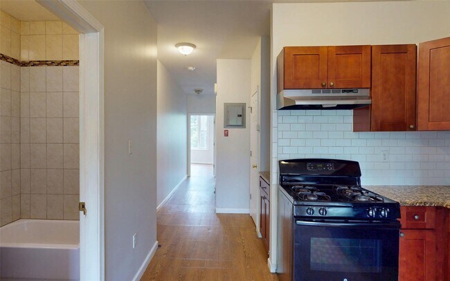 Building Photo - 475 Ashford Ave