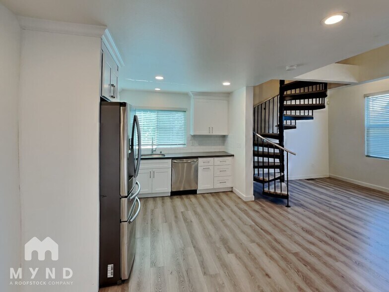 Building Photo - 512 Henry St