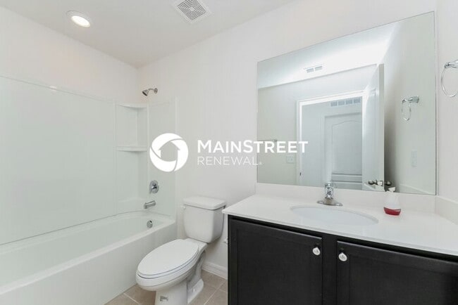 Building Photo - 4 Bedroom Pet-Friendly Home in Mascotte, FL with Main Street Renewal