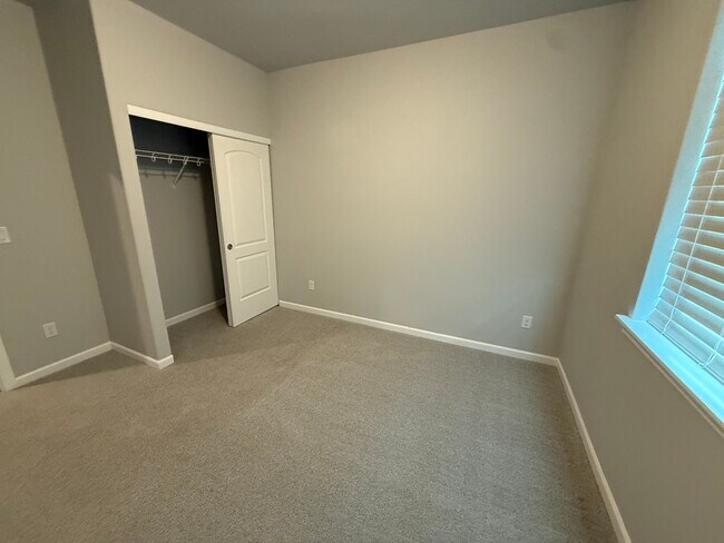 Building Photo - 303 Emerald Ave