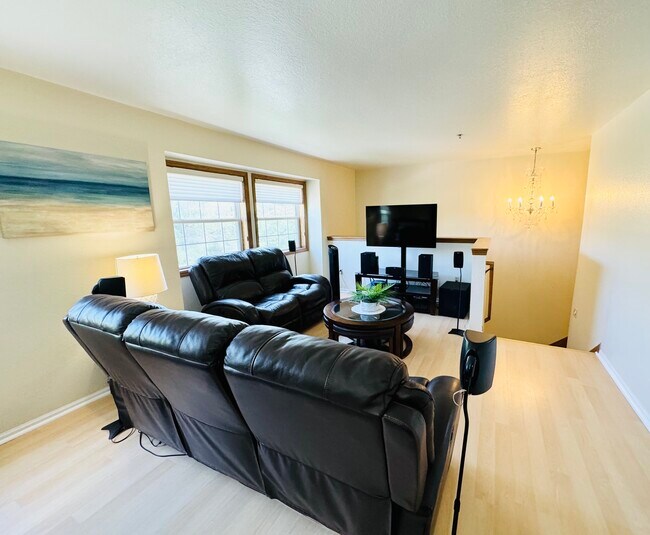 Building Photo - 367 Kristin Ct E