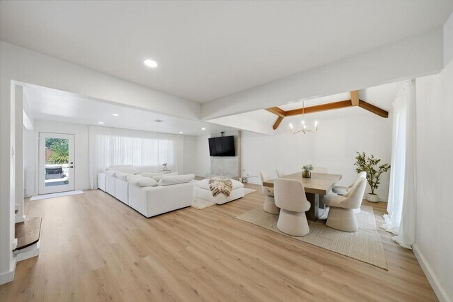 Building Photo - 5610 Court of Lions St