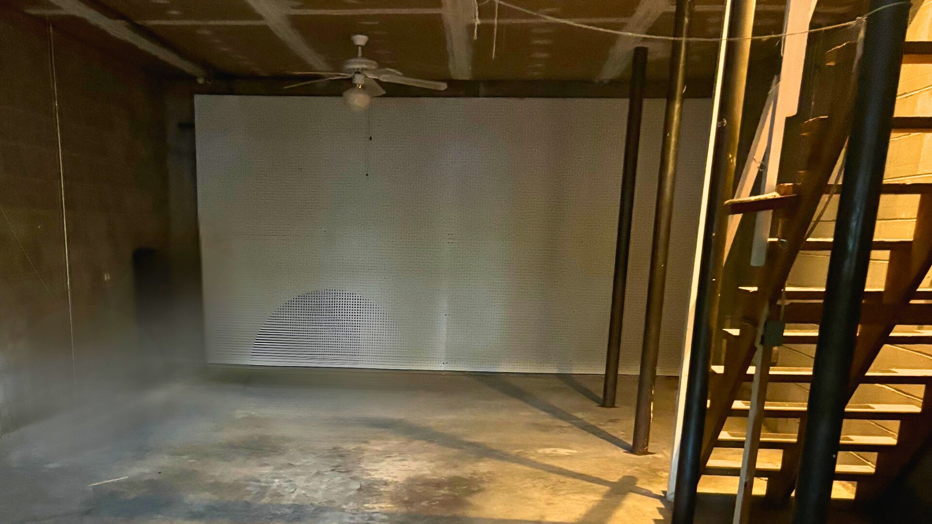 Spacious 2-car garage with ample room. - 905 Park Pl NE