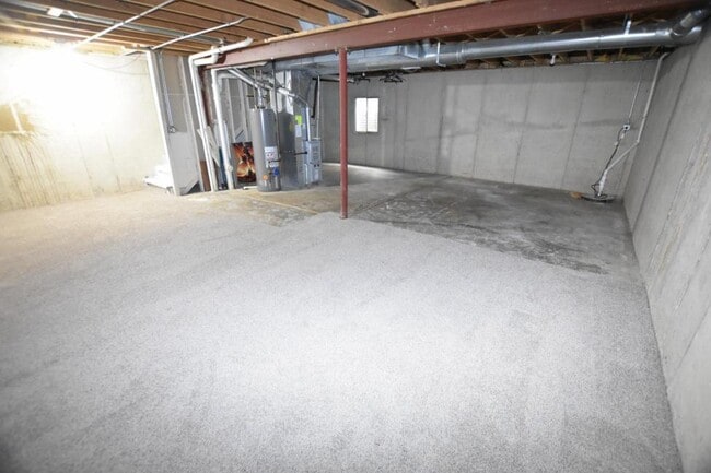 Building Photo - 24 Waterbury Cir