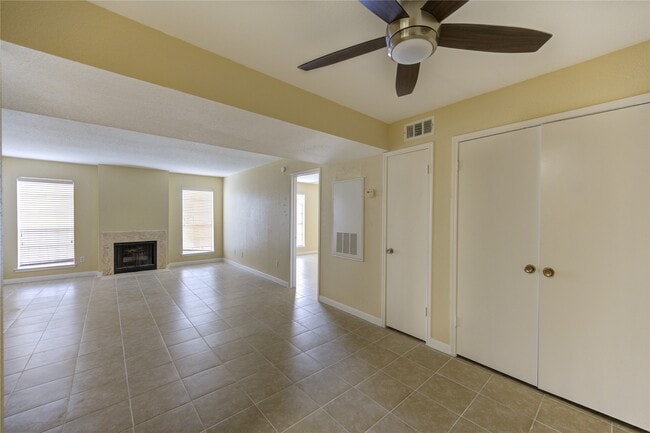 Building Photo - 6606 De Moss Dr