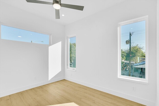 Building Photo - 1703 Nomas St