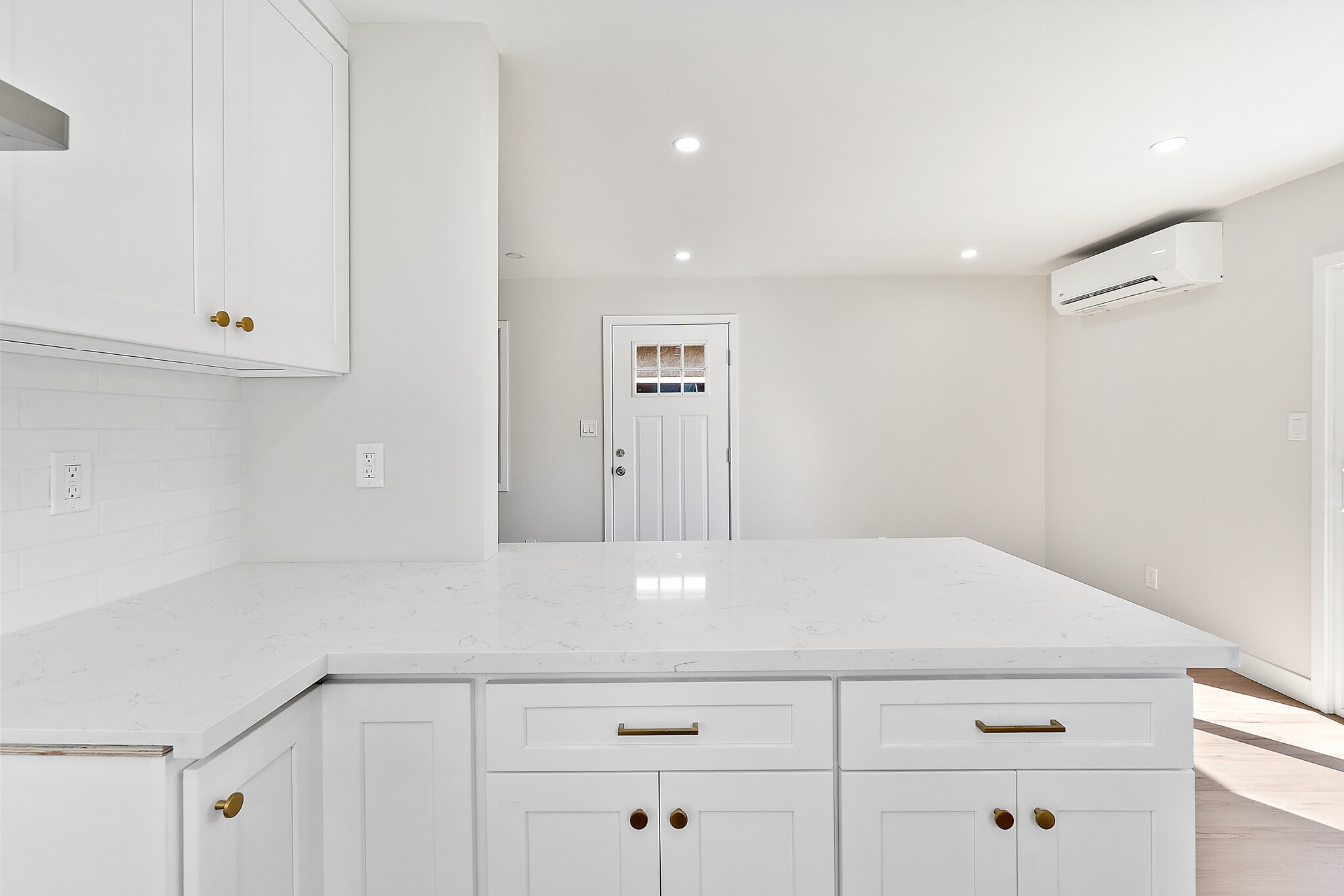 Building Photo - 2051 E Harding St