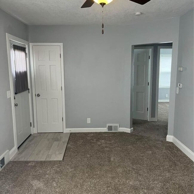 Building Photo - 2 Bedroom 1 Bathroom