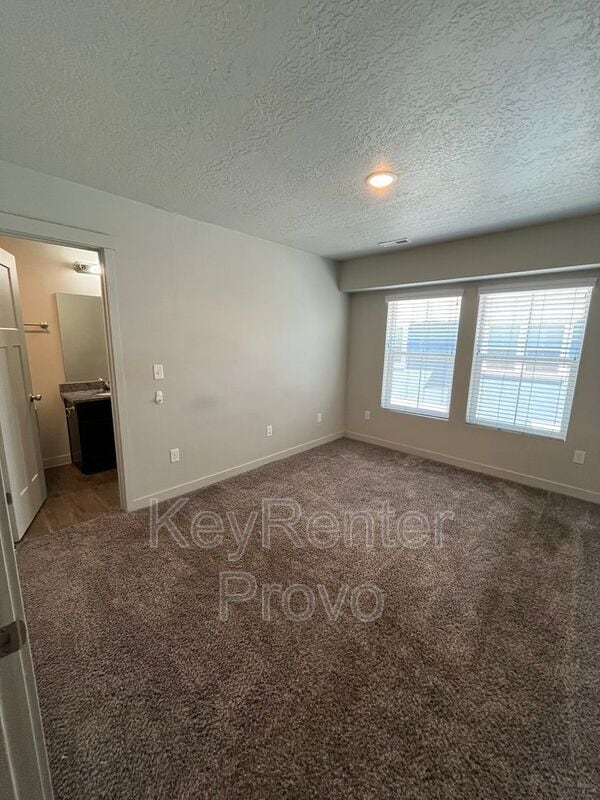 Building Photo - 724 E 380 N