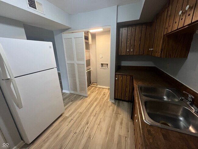 Building Photo - 1320 Millerwood Ct