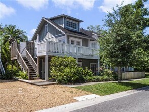 Building Photo - Charming 1/1 condo near Lake Virginia