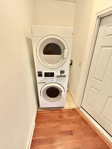 Building Photo - 1025 Mount Vernon St