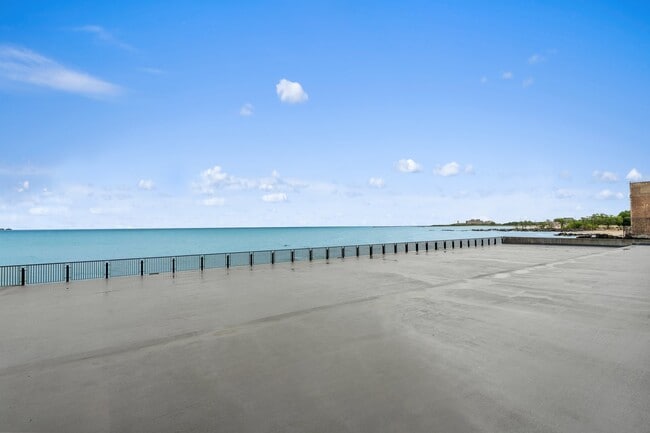 Building Photo - 7337 S South Shore Dr