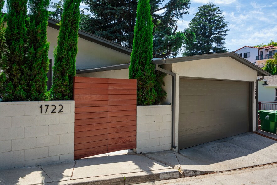 Front Gate - 1722 Rotary Dr