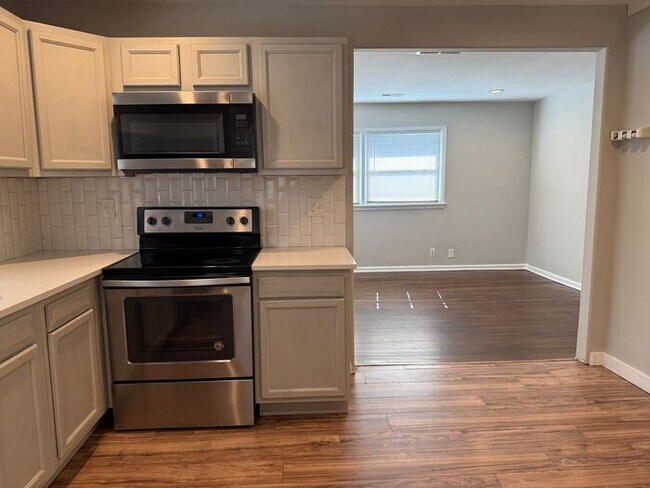Building Photo - 3 Bedroom in East Nashville!