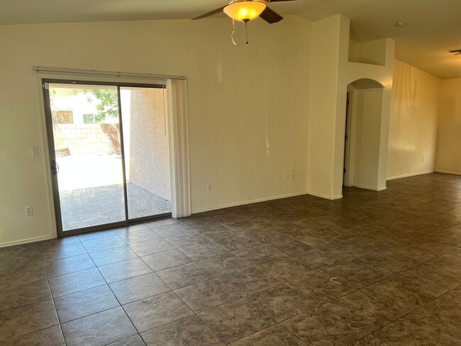 Building Photo - 4137 E Shadow Branch Dr