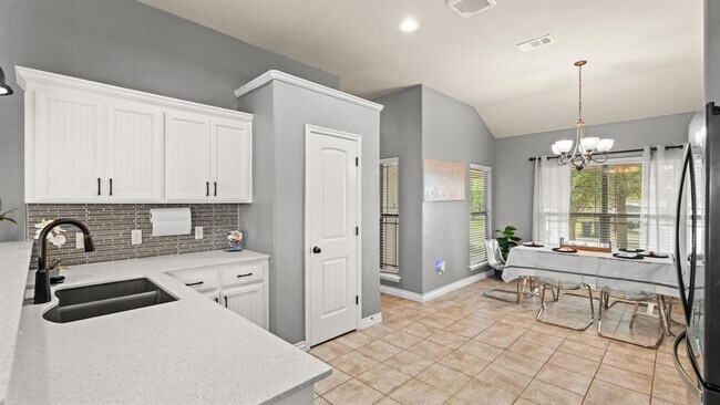 Building Photo - 16316 Drywater Dr