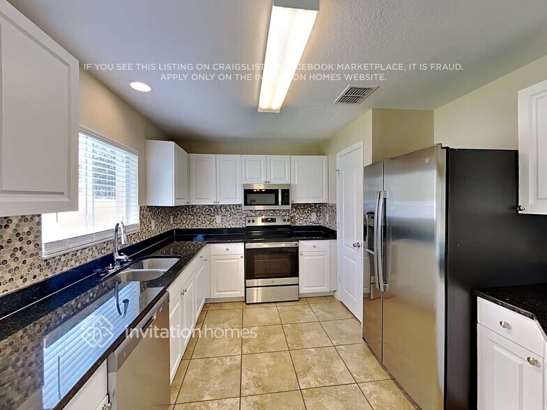 Building Photo - 9640 Simeon Dr
