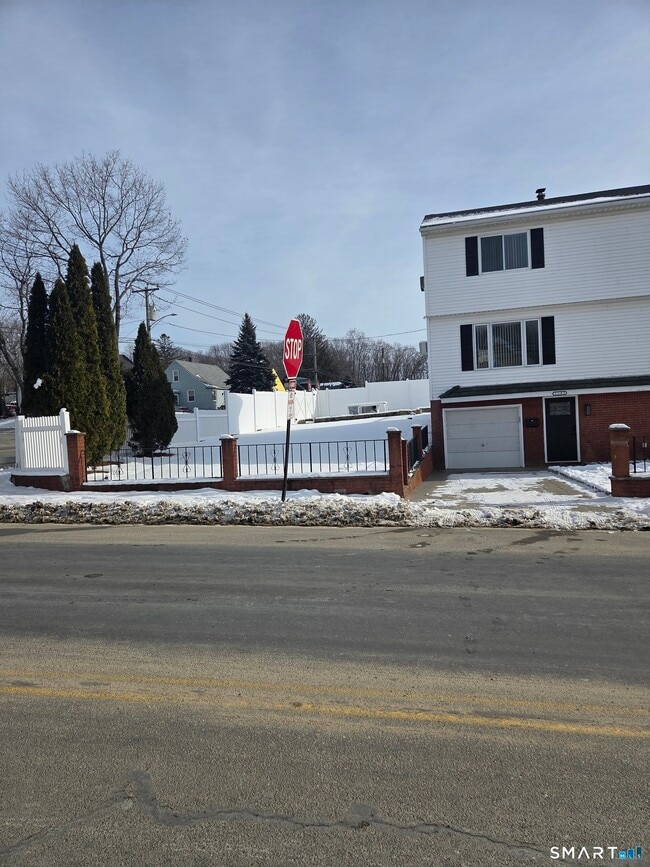 Building Photo - 1101 Highland Ave