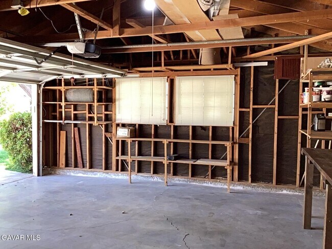 Building Photo - 43430 Sierra Vista Dr