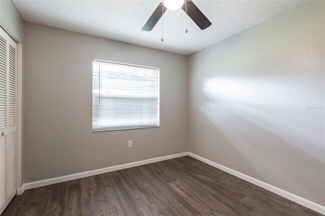 Building Photo - 5846 Deer Hollow Ln E