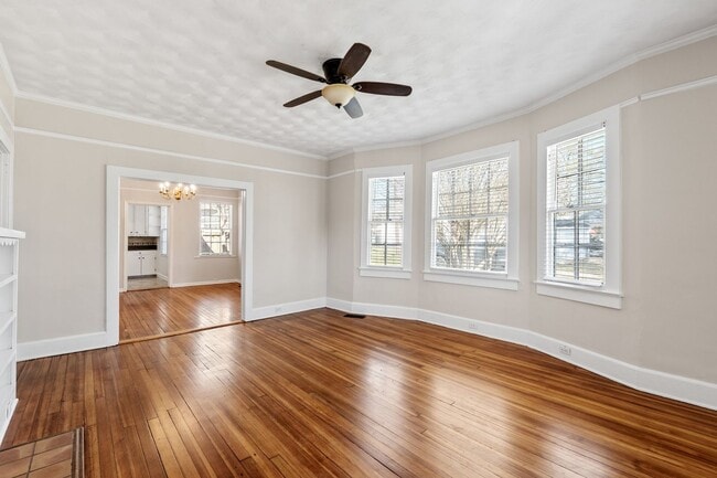 Building Photo - ELECTRICITY INCLUDED on this Renovated 2 B...